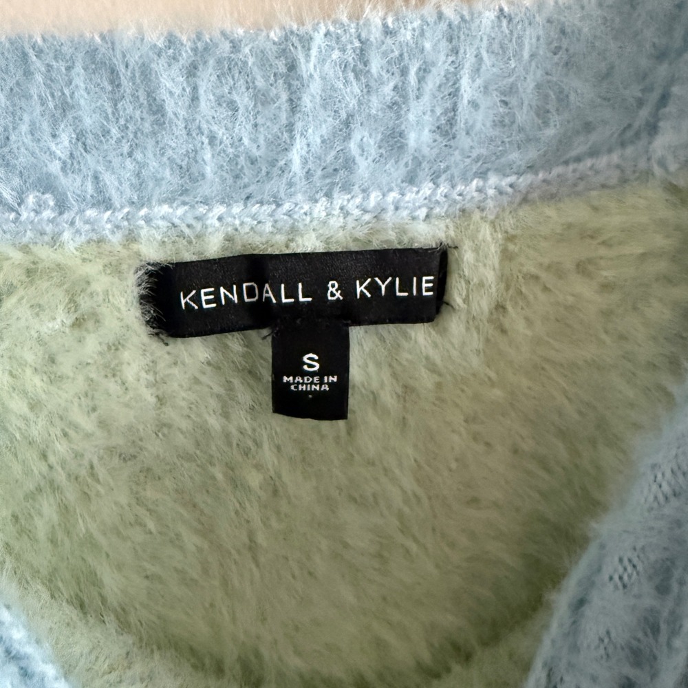 Kendall & Kylie Blue Fuzzy Floral Knit Crop‎ Top Camisole Small Baby Blue Floral - Picture 3 of 5